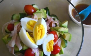 salat_s_myasom_pomidorami_i_yaicami-149414.JPG